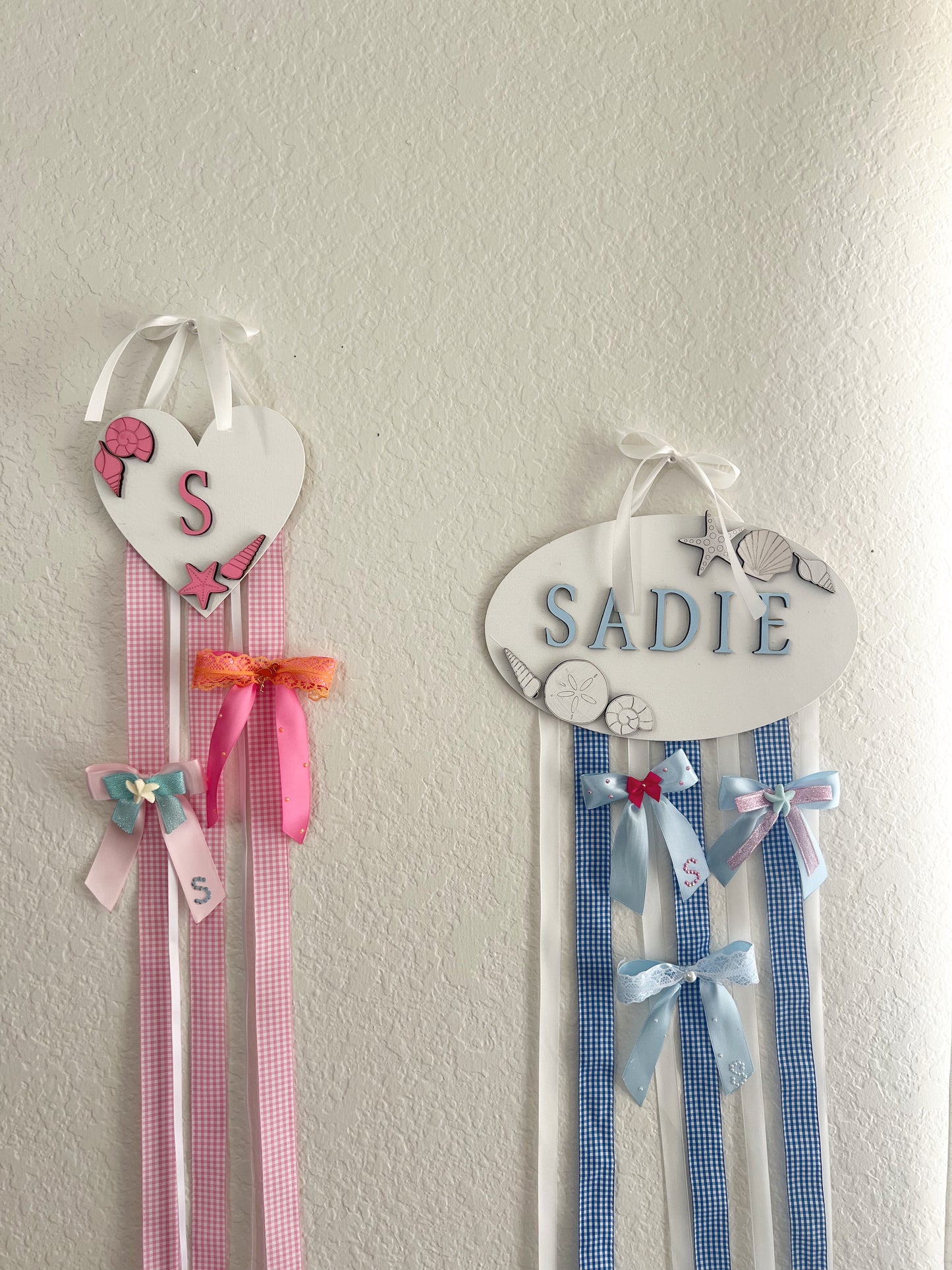 The pink coastal bow holder