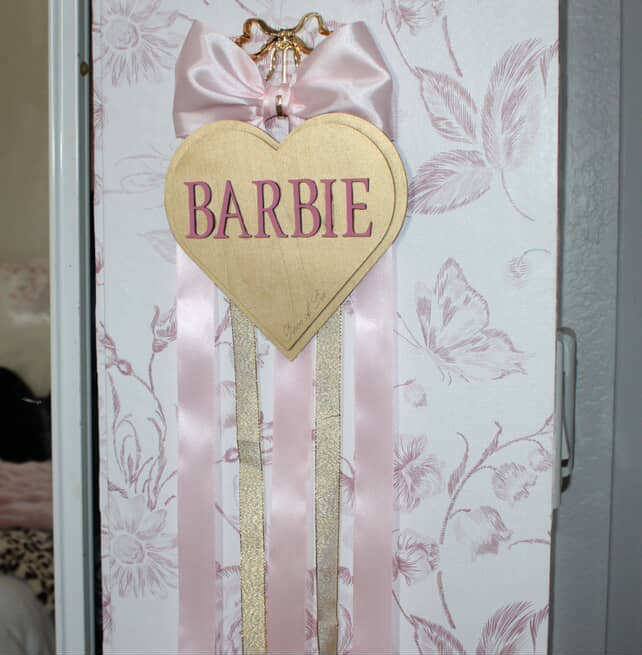 Gossip bow holder