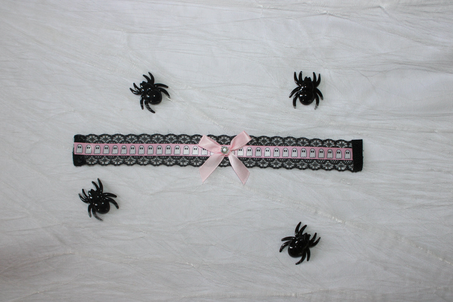 Bootiful choker