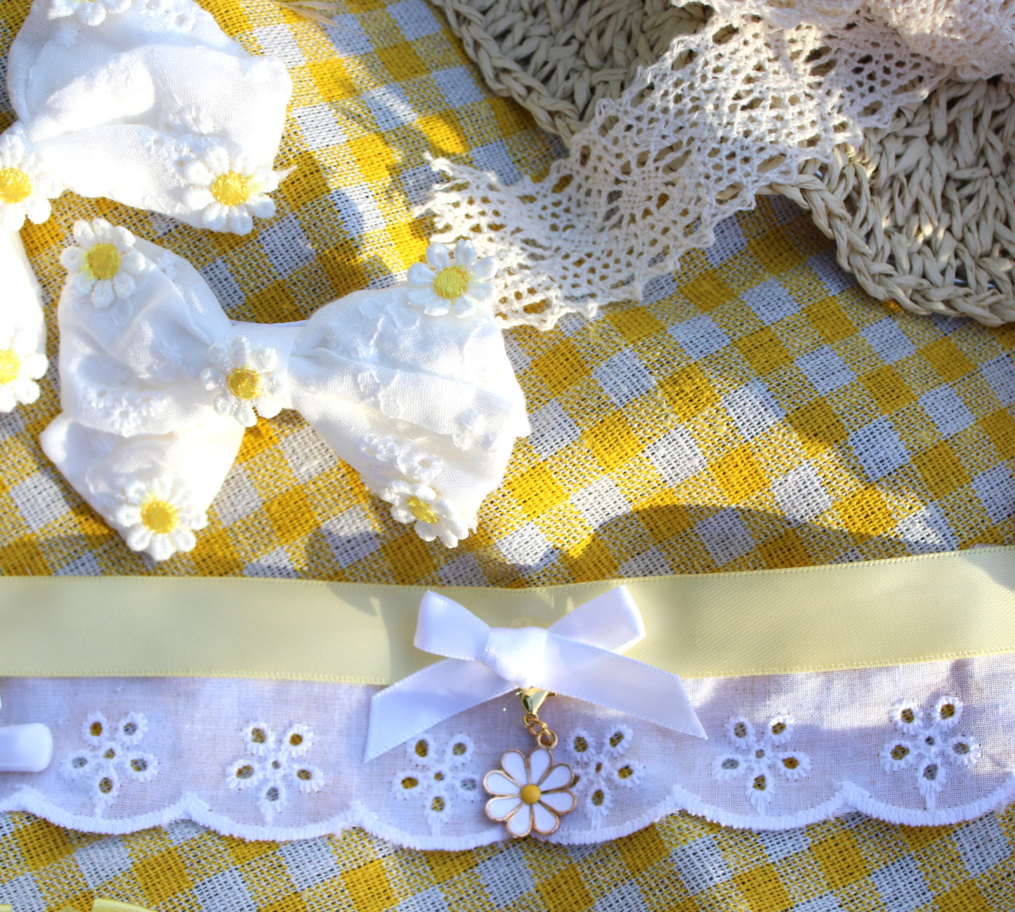 Golden hour Daisy charm choker