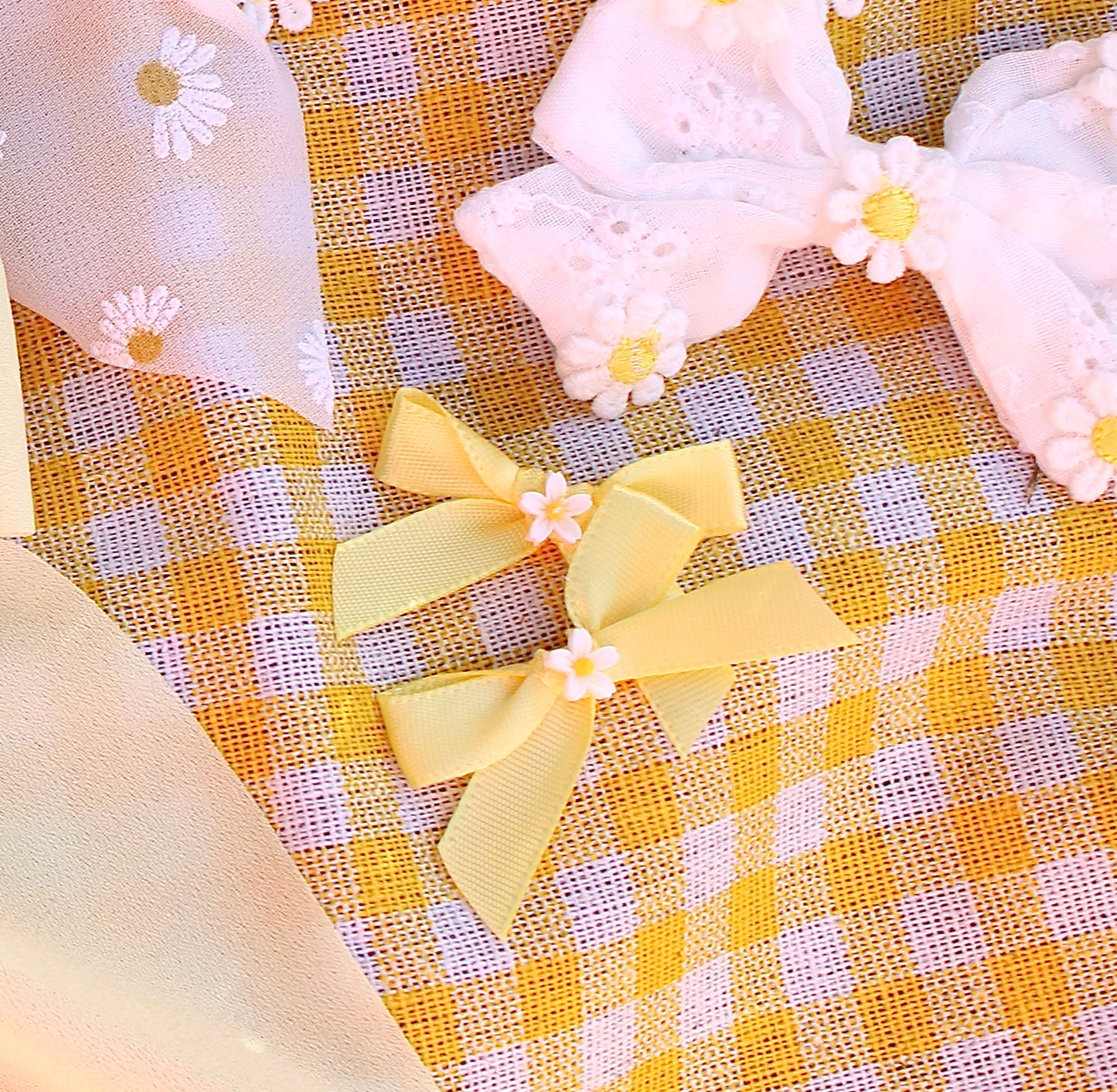 Daisy cutie yellow mini twin bows