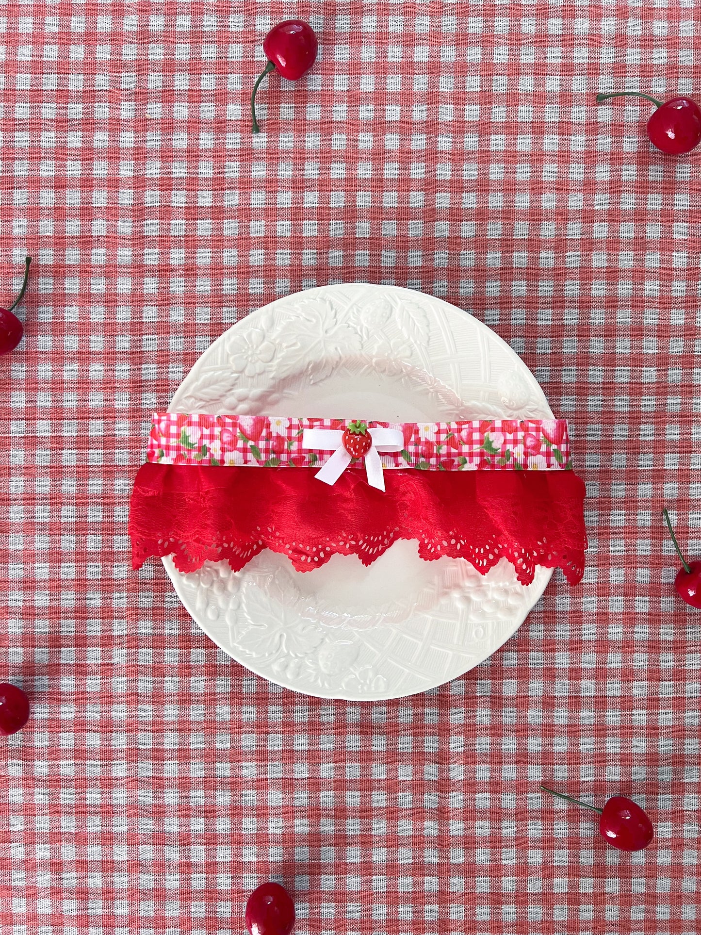 The strawberry fields choker