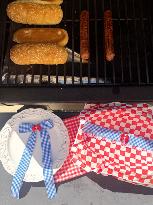 Grill babe bow