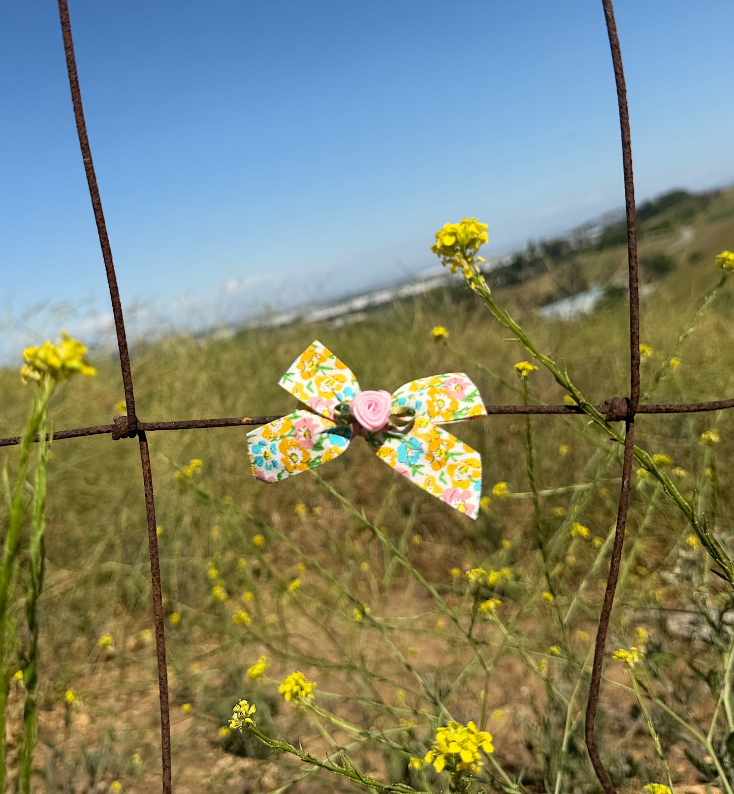 Uh-huh-honey floral bow