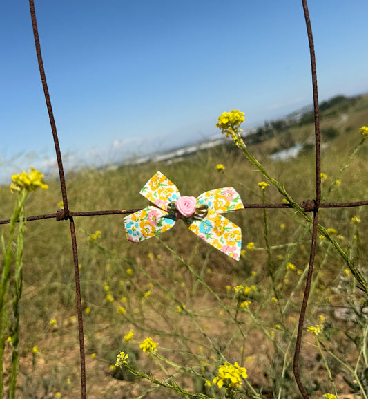 Uh-huh-honey floral bow