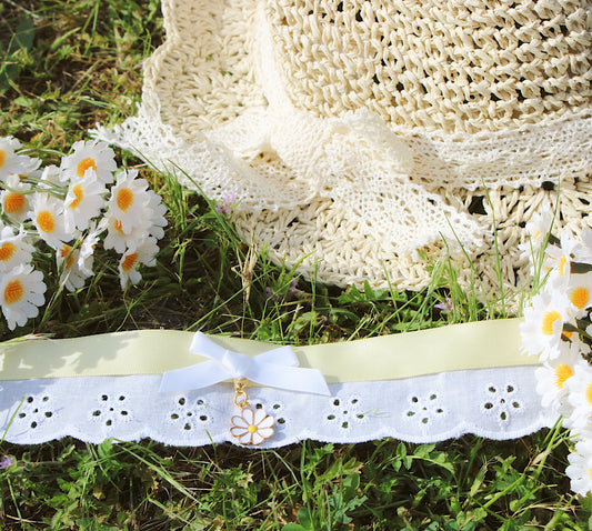 Golden hour Daisy charm choker