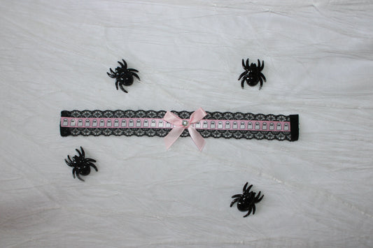 Bootiful choker