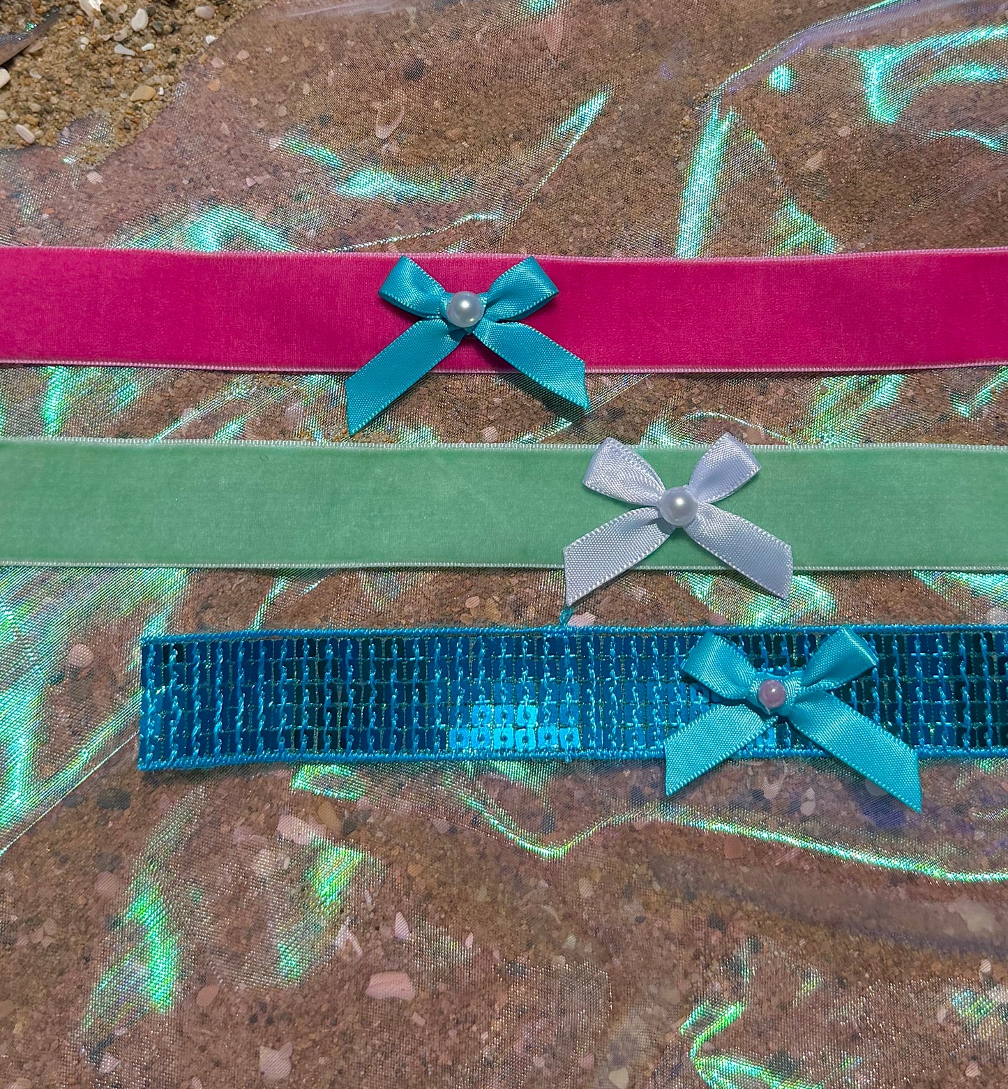 Hot pink waves choker