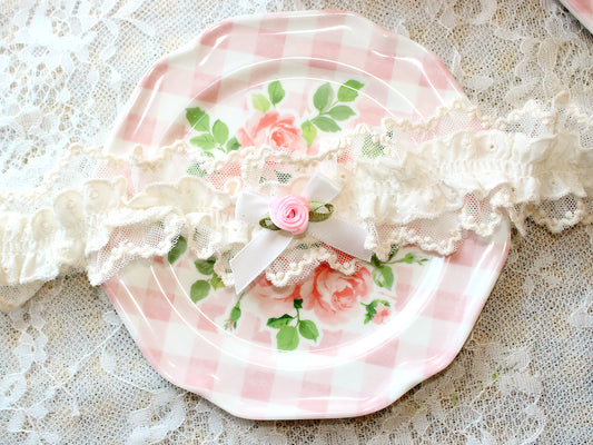 Buttercream choker