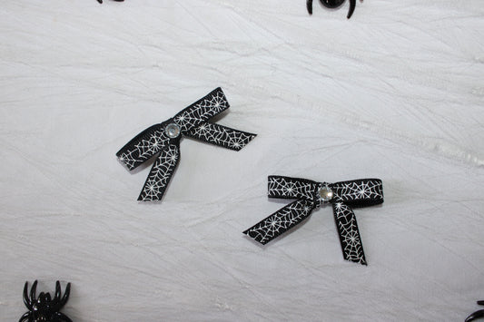 The widow twin bows