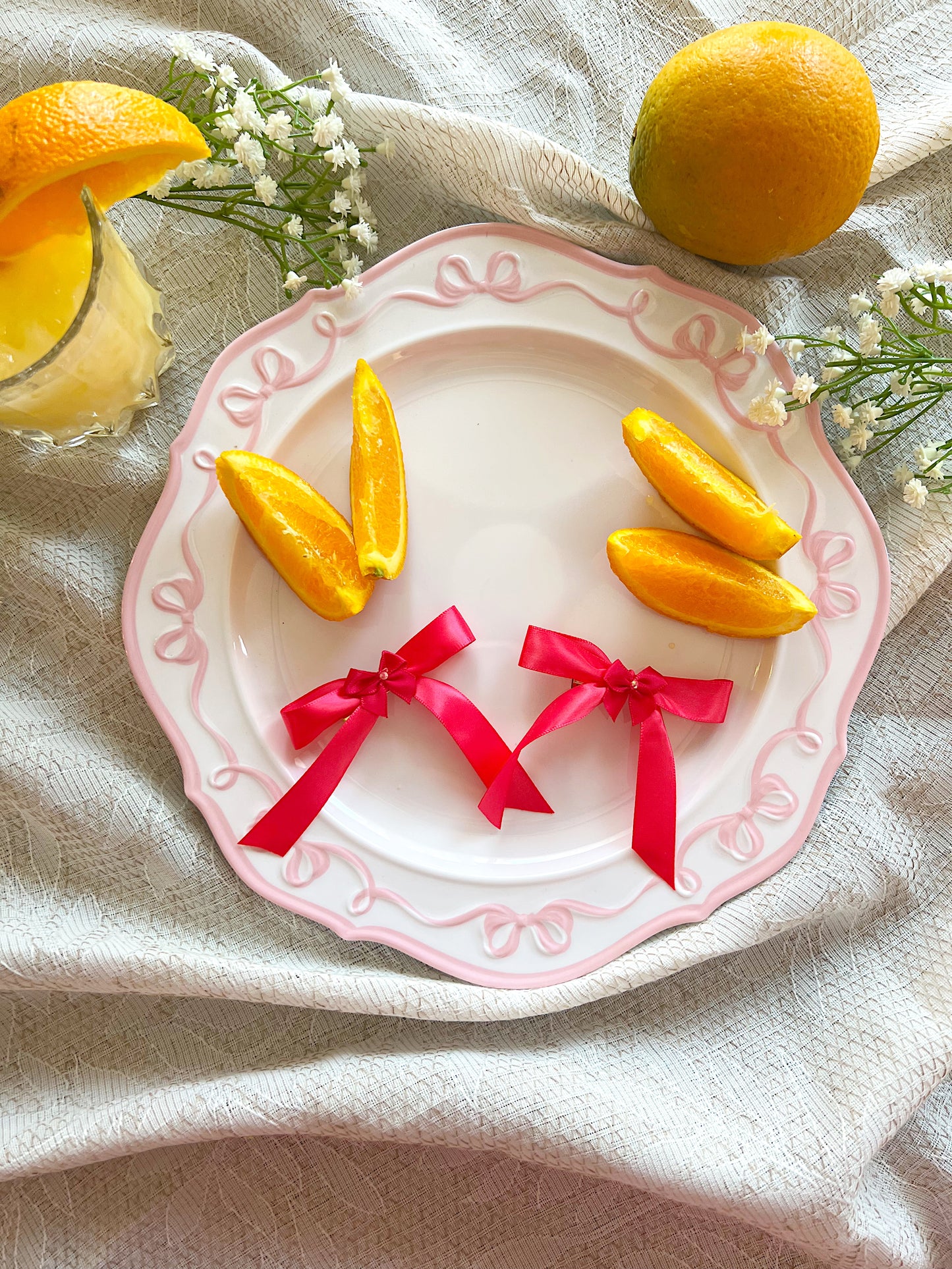 “The it girl” twin bows