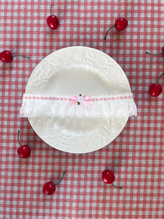 The Pin-Up Petal Choker
